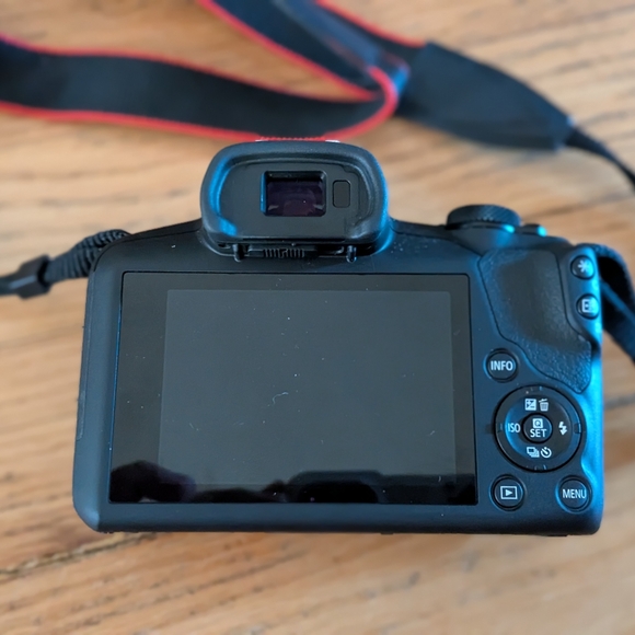 Canon R100 with RF50mm Lens and RF-S55-210mm Lens - Picture 3 of 5